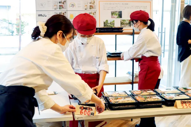 店舗オーナーになれるのはここだけ!校舎内「U29カフェ」01