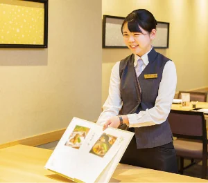 レストランスタッフ