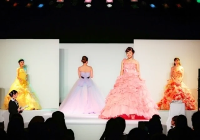 ドレスショー